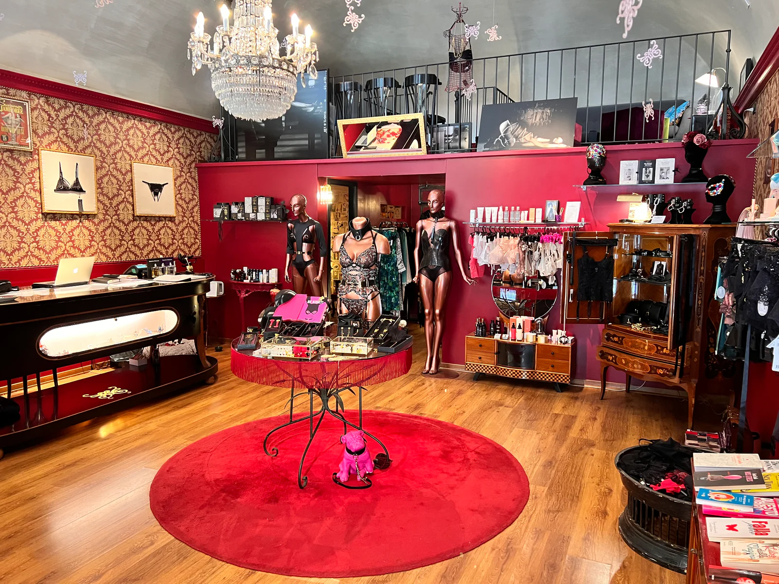 SHOWROOM IN ITALY